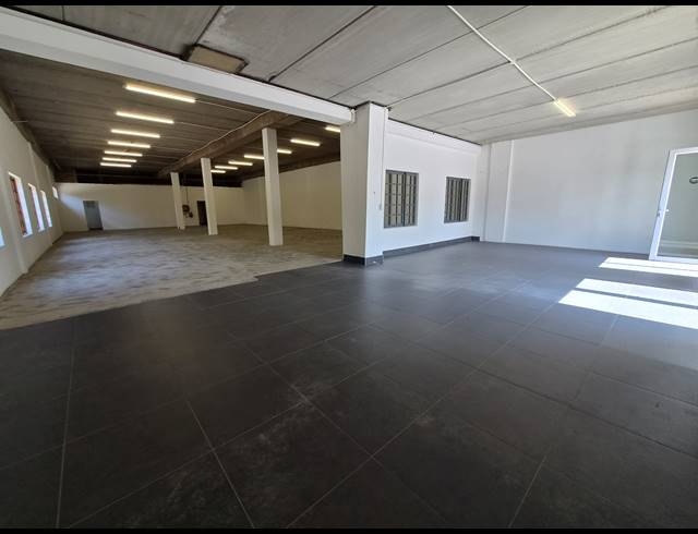 346M² RETAIL TO LET IN HALFWAY HOUSE